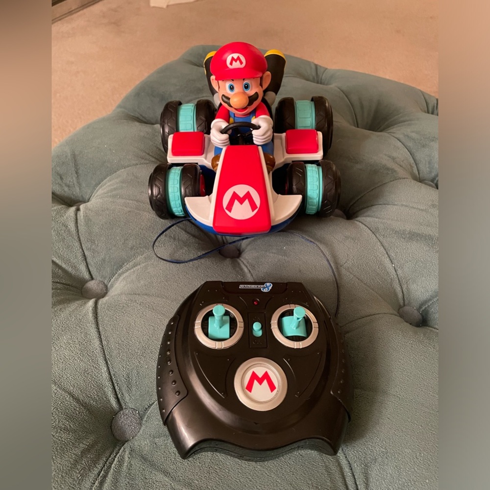 Super Mario Kart 8 Nintendo Anti Gravity RC Racer Remote Control Car - NWOT)
